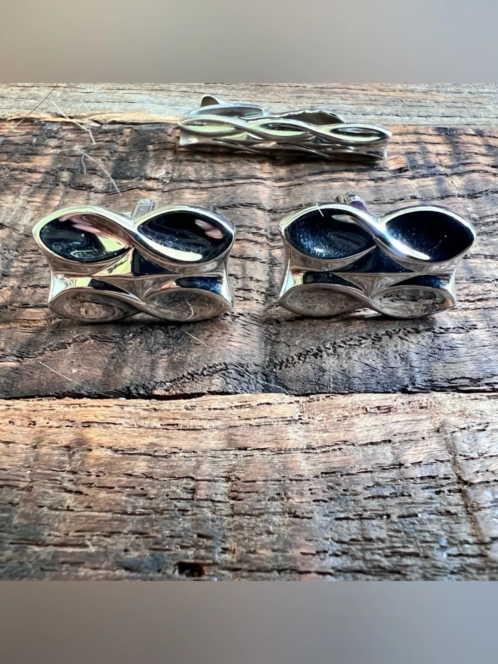Men's Silver Tone Cufflinks and Tie Clip Set - Modern Wave Design